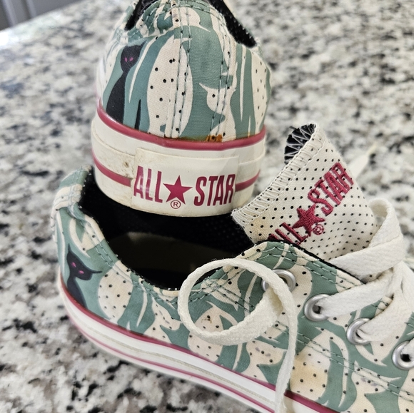 Converse Green and White Low Lace "Cat' Sneakers - Picture 3 of 7